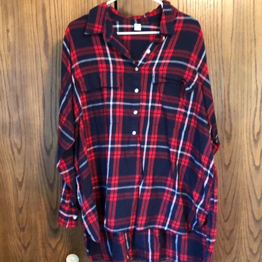 Red and navy plaid high-low tunic!